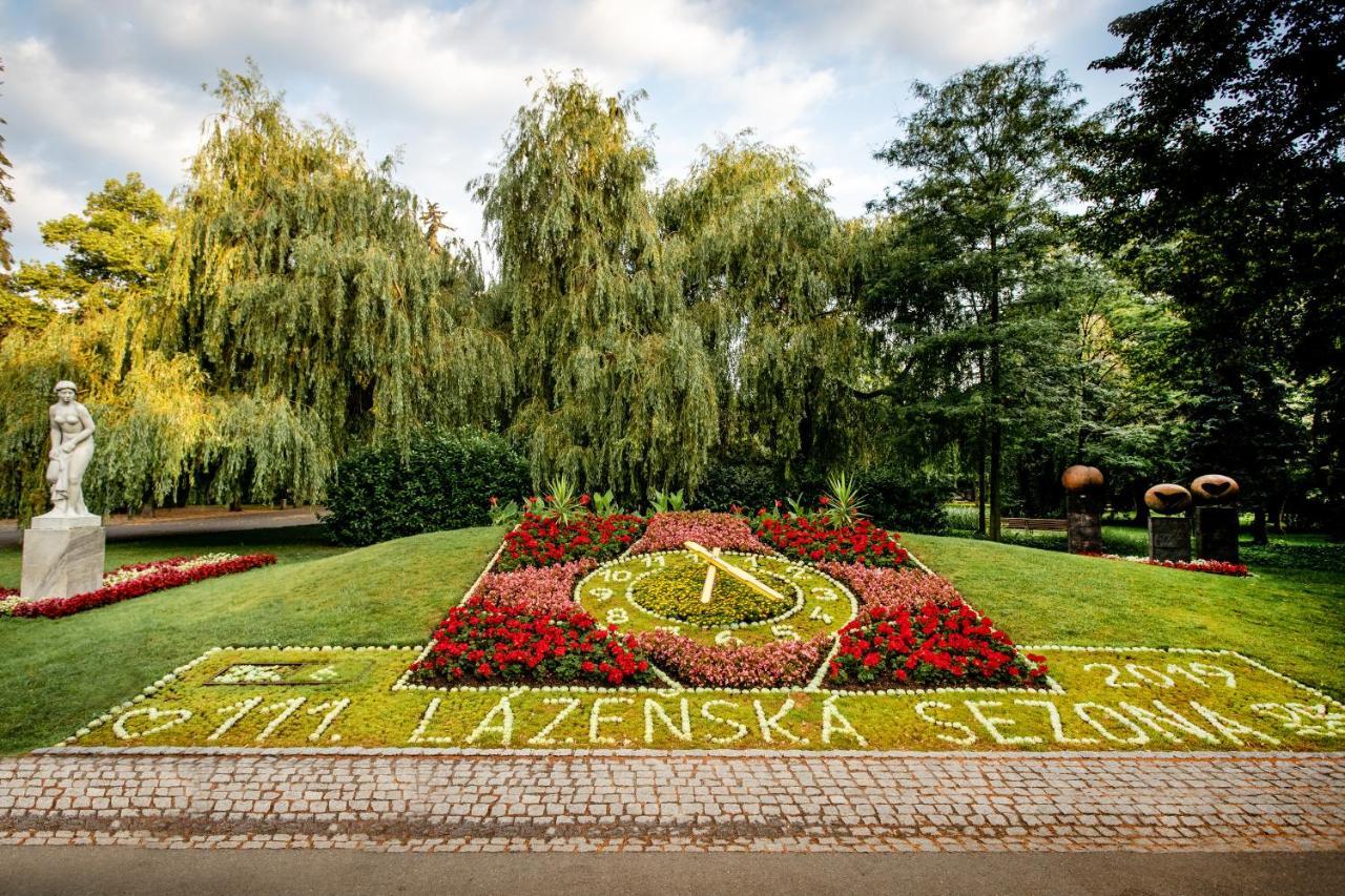 Hotel Bellevue Tlapak Poděbrady エクステリア 写真